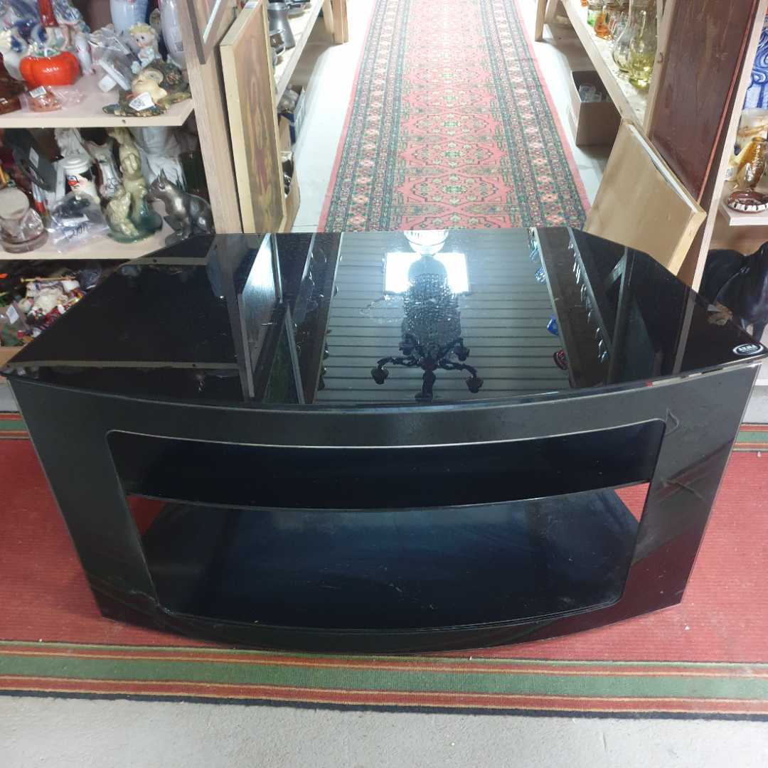 Тумбочка под телевизор AKMA, закалённое стекло. Россия. Картинка 1
